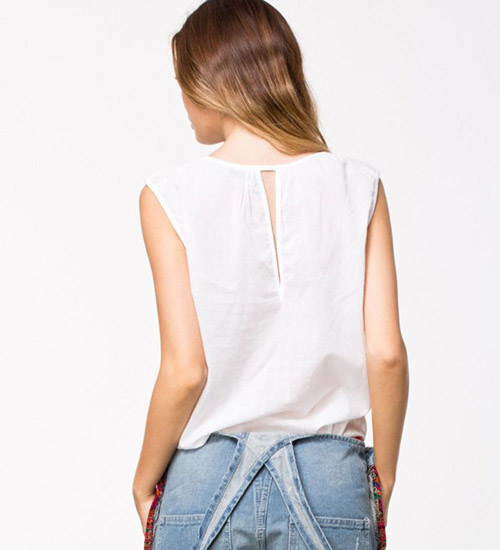 White T-Shirt - Imagen 3
